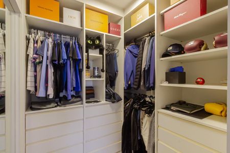 Apartamento para alugar com 90m², 2 quartos e 1 vaga Apartamento para alugar com 90m², 2 quartos e 1 vagaCloset da suíte