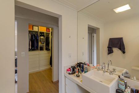 Apartamento para alugar com 90m², 2 quartos e 1 vaga Apartamento para alugar com 90m², 2 quartos e 1 vagaBanheiro da Suíte