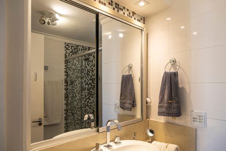 Apartamento à venda com 70m², 2 quartos e 1 vaga Apartamento à venda com 70m², 2 quartos e 1 vagaBanheiro