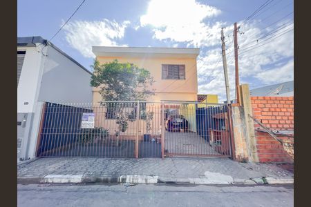 Casa à venda com 240m², 5 quartos e 5 vagasFachada