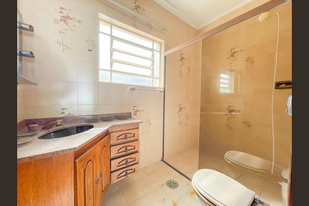 Casa à venda com 240m², 5 quartos e 5 vagasBanheiro 3 (Casa 2)