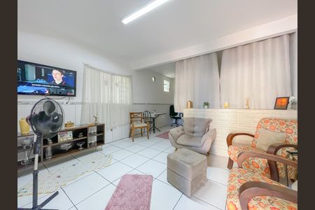 Casa à venda com 240m², 5 quartos e 5 vagasEspaço Multiuso