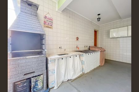 Casa à venda com 240m², 5 quartos e 5 vagasChurrasqueira