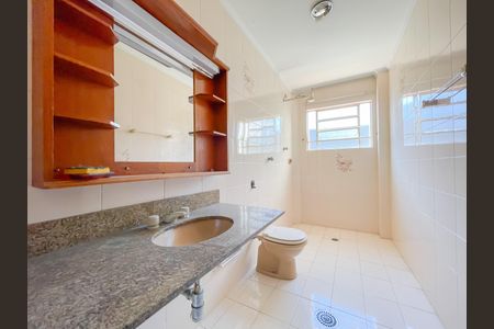 Casa à venda com 240m², 5 quartos e 5 vagasBanheiro 1 (Casa 2)