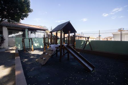Casa à venda com 72m², 2 quartos e 1 vagaÁrea comum - Playground