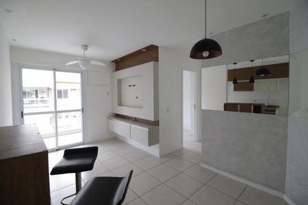 Sala de apartamento para alugar com 2 quartos, 58m² em Taquara, Rio de Janeiro