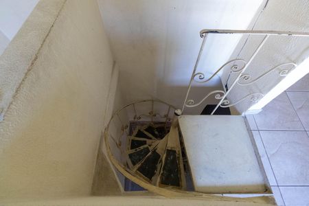 Casa para alugar com 50m², 1 quarto e sem vagaEscada