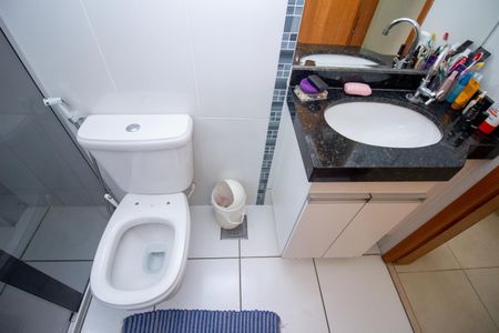 Apartamento à venda com 70m², 2 quartos e 1 vaga Apartamento à venda com 70m², 2 quartos e 1 vagaBanheiro Social