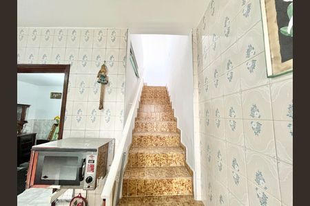 Casa à venda com 70m², 2 quartos e sem vaga Casa à venda com 70m², 2 quartos e sem vagaEscada
