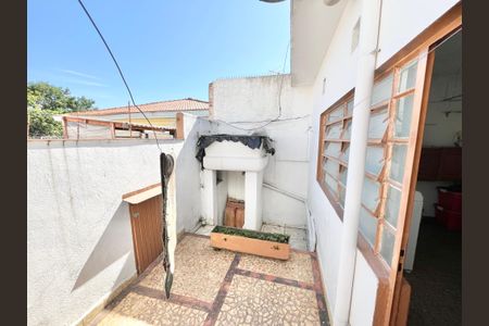 Casa à venda com 70m², 2 quartos e sem vaga Casa à venda com 70m², 2 quartos e sem vagaVaranda