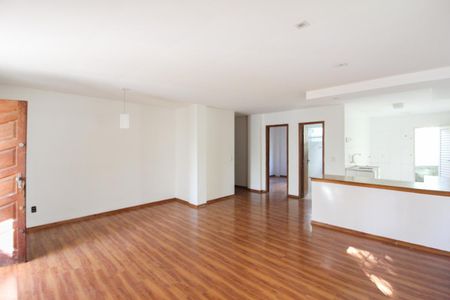 Sala de casa para alugar com 3 quartos, 90m² em Santa Rosa, Belo Horizonte