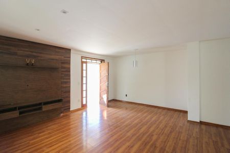 Sala de casa para alugar com 3 quartos, 90m² em Santa Rosa, Belo Horizonte