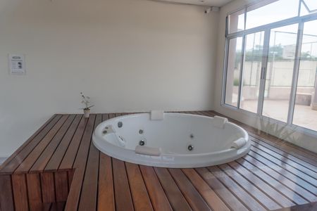 Apartamento para alugar com 74m², 2 quartos e 2 vagas Apartamento para alugar com 74m², 2 quartos e 2 vagasÁrea comum - Banheira