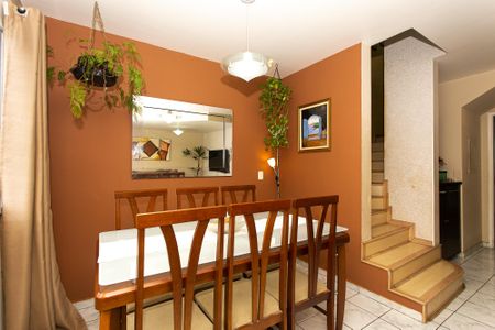 Casa de condomínio à venda com 102m², 3 quartos e 2 vagas Casa de condomínio à venda com 102m², 3 quartos e 2 vagasSala