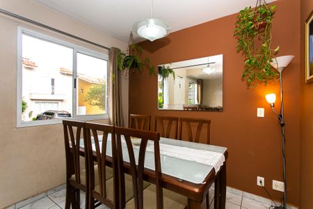 Casa de condomínio à venda com 102m², 3 quartos e 2 vagas Casa de condomínio à venda com 102m², 3 quartos e 2 vagasSala