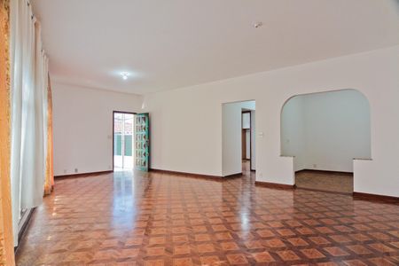 Casa para alugar com 300m², 3 quartos e 2 vagasSala