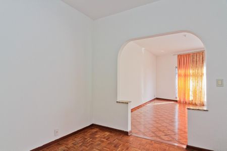 Casa para alugar com 300m², 3 quartos e 2 vagasSala