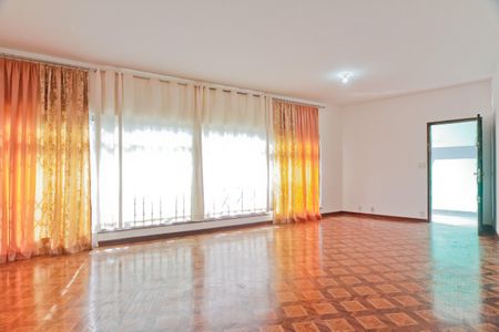 Casa para alugar com 300m², 3 quartos e 2 vagasSala