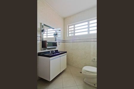 Casa para alugar com 300m², 3 quartos e 2 vagasBanheiro social