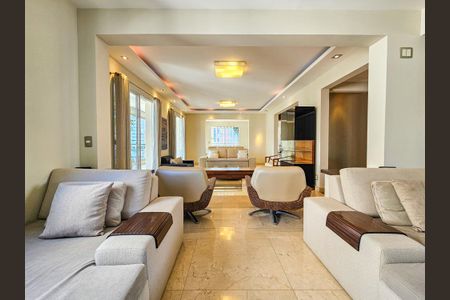 Apartamento para alugar com 240m², 4 quartos e 4 vagasSala