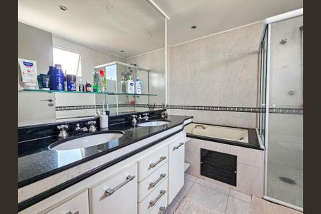 Apartamento para alugar com 240m², 4 quartos e 4 vagasBanheiro da Suíte 3