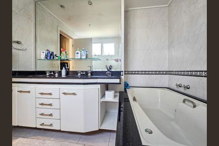Apartamento para alugar com 240m², 4 quartos e 4 vagasBanheiro da Suíte 3