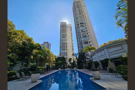 Apartamento para alugar com 240m², 4 quartos e 4 vagasÁrea comum - Piscina