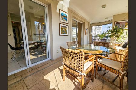 Apartamento para alugar com 240m², 4 quartos e 4 vagasSacada