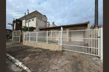 Casa para alugar com 100m², 2 quartos e 3 vagasFachada