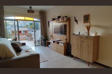 Casa à venda com 3 quartos, 130m² em Parque Maria Domitila, São Paulo