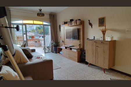 Casa à venda com 3 quartos, 130m² em Parque Maria Domitila, São Paulo