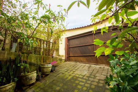 Casa à venda com 250m², 3 quartos e 6 vagas Casa à venda com 250m², 3 quartos e 6 vagasGaragem