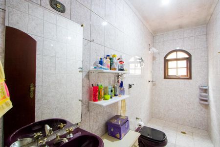 Casa à venda com 250m², 3 quartos e 6 vagas Casa à venda com 250m², 3 quartos e 6 vagasBanheiro social 1