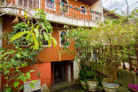 Casa à venda com 250m², 3 quartos e 6 vagas Casa à venda com 250m², 3 quartos e 6 vagasGaragem