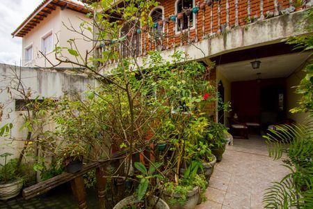 Casa à venda com 250m², 3 quartos e 6 vagas Casa à venda com 250m², 3 quartos e 6 vagasÁrea externa frontal