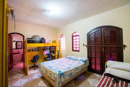 Casa à venda com 250m², 3 quartos e 6 vagas Casa à venda com 250m², 3 quartos e 6 vagas Suíte 1