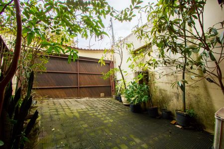 Casa à venda com 250m², 3 quartos e 6 vagas Casa à venda com 250m², 3 quartos e 6 vagasGaragem