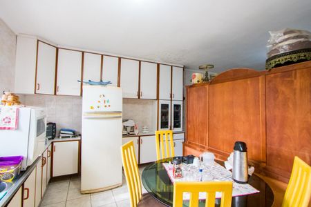 Casa à venda com 250m², 3 quartos e 6 vagas Casa à venda com 250m², 3 quartos e 6 vagasCozinha