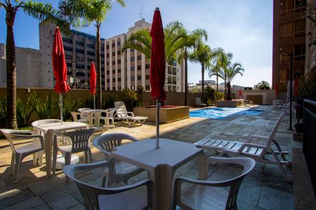 Apartamento à venda com 97m², 3 quartos e 2 vagas Apartamento à venda com 97m², 3 quartos e 2 vagasÁrea comum - Piscina