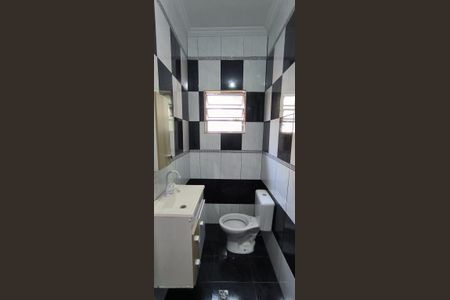 Casa à venda com 200m², 3 quartos e 2 vagas Casa à venda com 200m², 3 quartos e 2 vagasBanheiro