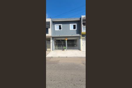 Casa à venda com 200m², 3 quartos e 2 vagas Casa à venda com 200m², 3 quartos e 2 vagasFachada
