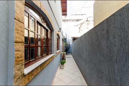 Casa à venda com 192m², 4 quartos e 4 vagas Casa à venda com 192m², 4 quartos e 4 vagasCorredor externo