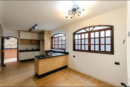 Casa à venda com 192m², 4 quartos e 4 vagas Casa à venda com 192m², 4 quartos e 4 vagasCozinha