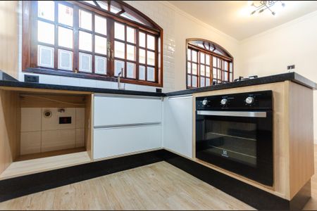Casa à venda com 192m², 4 quartos e 4 vagas Casa à venda com 192m², 4 quartos e 4 vagasCozinha