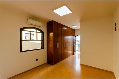 Casa à venda com 192m², 4 quartos e 4 vagas Casa à venda com 192m², 4 quartos e 4 vagasSuíte