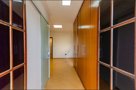 Casa à venda com 192m², 4 quartos e 4 vagas Casa à venda com 192m², 4 quartos e 4 vagasSuíte