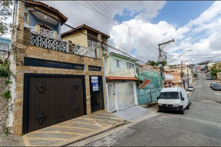 Casa à venda com 192m², 4 quartos e 4 vagas Casa à venda com 192m², 4 quartos e 4 vagasFachada