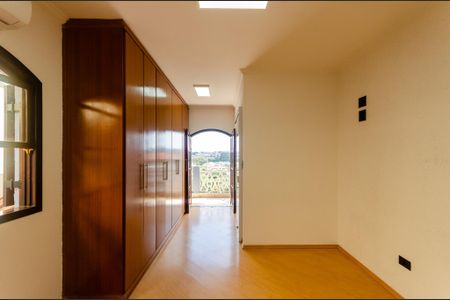 Casa à venda com 192m², 4 quartos e 4 vagas Casa à venda com 192m², 4 quartos e 4 vagasSuíte