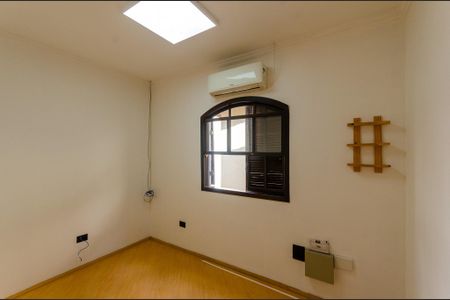 Casa à venda com 192m², 4 quartos e 4 vagas Casa à venda com 192m², 4 quartos e 4 vagasQuarto 1