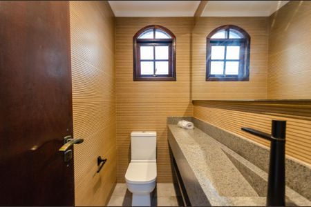 Casa à venda com 192m², 4 quartos e 4 vagas Casa à venda com 192m², 4 quartos e 4 vagasLavabo